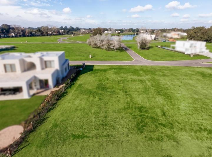 Terreno · 701m²