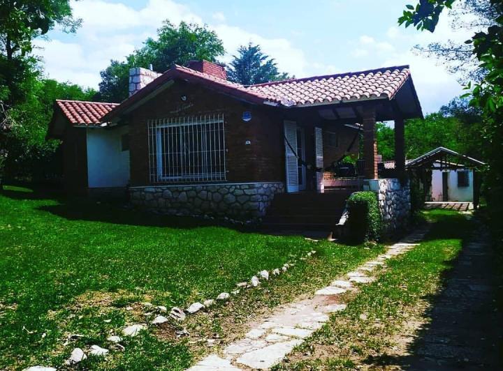 Casa · 100m² · 5 Ambientes · 2 Cocheras