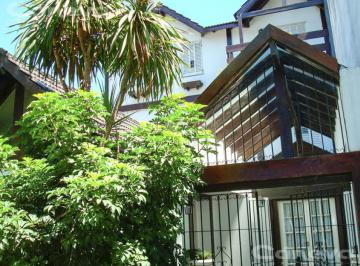 Casa · 260m² · 6 Ambientes · 1 Cochera · Casa en Punta Chica
