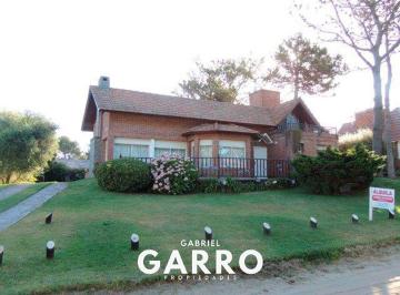 Casa · 160m² · 6 Ambientes · 4 Cocheras · Chalet Tradicional en Pinamar Norte – Temporada 2027