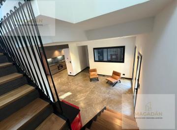 Casa · 137m² · 4 Ambientes · 1 Cochera · Venta de Casa 4 Ambientes en Villa Sarmiento - Apto Crédito