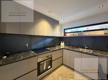 Casa · 137m² · 4 Ambientes · 1 Cochera · Venta de Casa 4 Ambientes en Villa Sarmiento - Apto Crédito