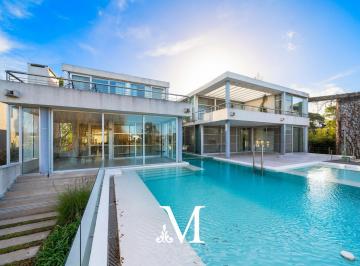 Casa · 600m² · 8 Ambientes · 3 Cocheras · Casa en Barrio Privado Santa Barbara Lote a Laguna con Salida Moderno Nordelta