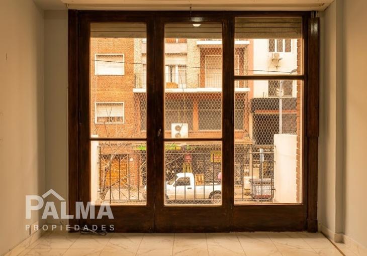 Depto 2 amb, 40m² con balcón — Centro
