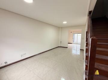 Casa · 125m² · 4 Ambientes · 1 Cochera · Impecable Triplex 3 Ambientes con Cochera y Patio. a Pasos de Av Mitre y Accesos