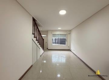 Casa · 125m² · 4 Ambientes · 1 Cochera · Impecable Triplex 3 Ambientes con Cochera y Patio. a Pasos de Av Mitre y Accesos
