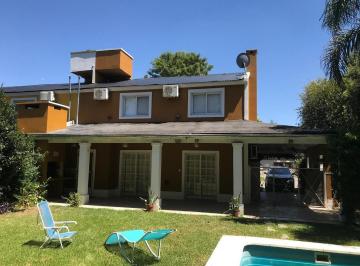 Casa · 108m² · 5 Ambientes · 3 Cocheras · Venta Casa 6 Amb en Jardines de Escobar - Pileta - Coch - Quincho