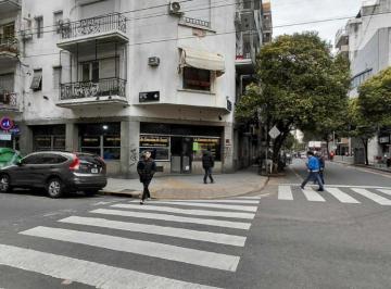 Local comercial , Once · Excelente Local en Esquina - Foco Comercial
