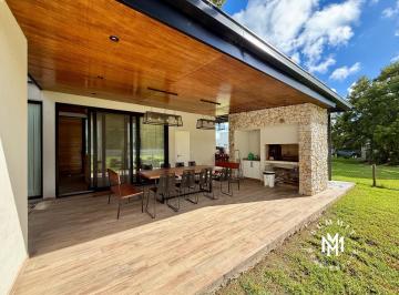 Casa · 180m² · 4 Ambientes · 2 Cocheras · Casa Alquiler 4 Amb Amueblada en Greenville Polo Resort.