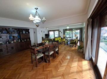 Departamento de 5 ambientes, Vicente López · Piso con Amplio Balcón Perimetral. 2 Cocheras. Sauna.