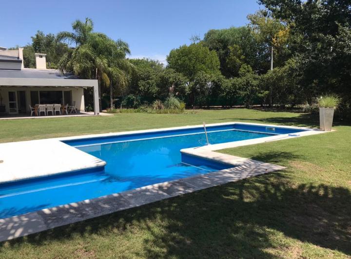 Casa · 349m² · 8 Ambientes · 2 Cocheras