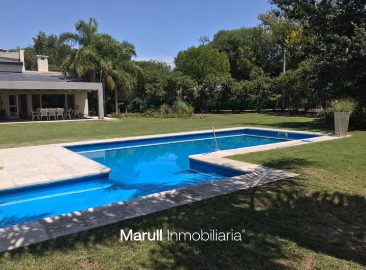 Casa · 349m² · 8 Ambientes · 2 Cocheras