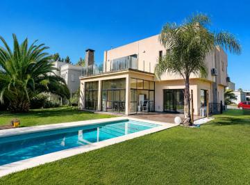 Casa · 320m² · 5 Ambientes · 2 Cocheras · Casa 5 Ambientes Venta San Eliseo Golf San Vicente