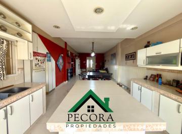 Casa · 221m² · 4 Ambientes · 2 Cocheras · Apta Credito - Casa - Lambertucci - Eugenia Tapia de Cruz 2000 - Belen de Escobar
