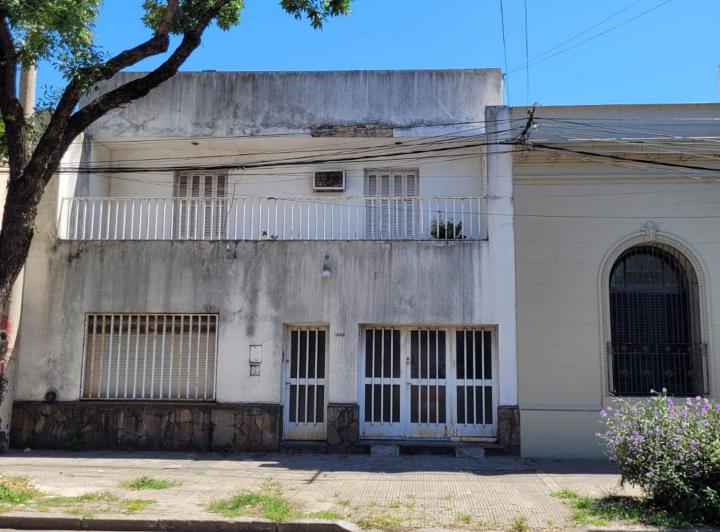 Casa · 240m² · 5 Ambientes · 1 Cochera