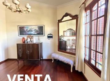 Casa · 250m² · 8 Ambientes · 2 Cocheras · Se Vende Casa en Lomas de San Martin