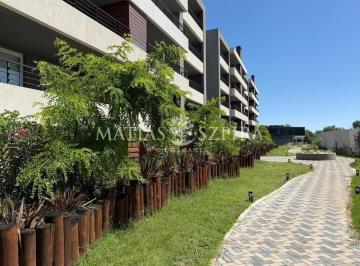 Departamento · 27m² · 1 Ambiente · Monoambiente en Dist. T con Patio y Cochera