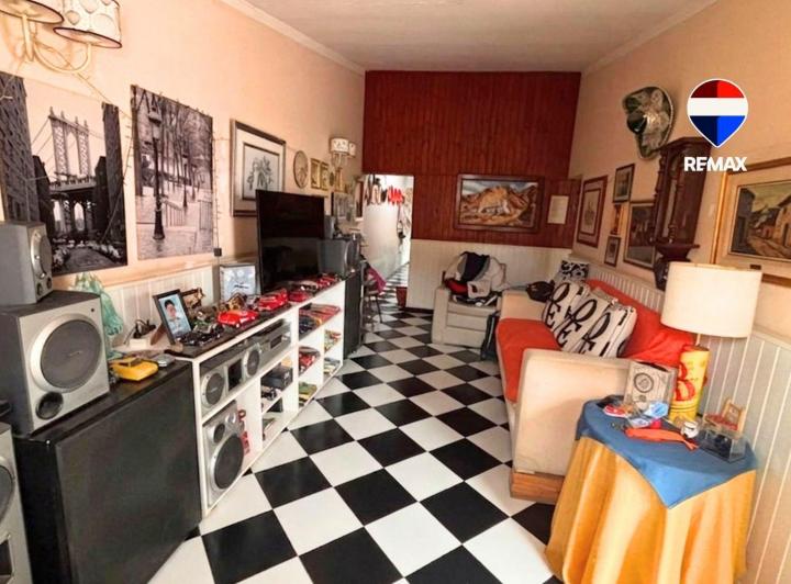 Casa · 230m² · 4 Ambientes · 1 Cochera