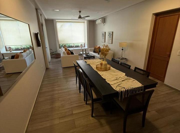 Casa · 1300m² · 7 Ambientes · 2 Cocheras