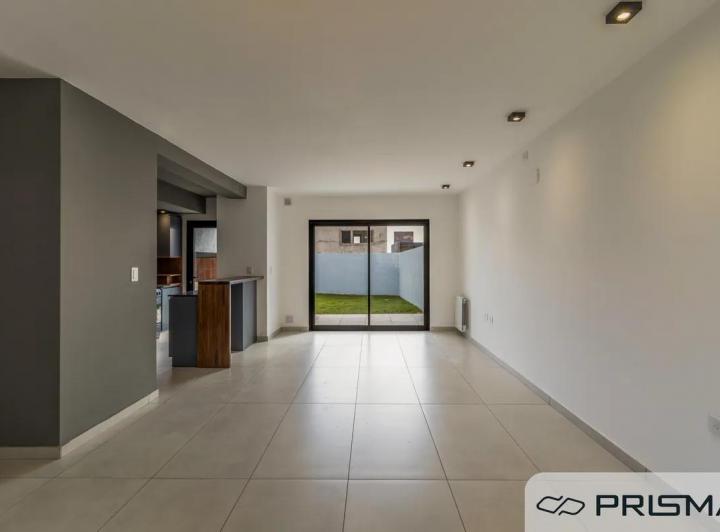 Casa · 99m² · 4 Ambientes · 2 Cocheras