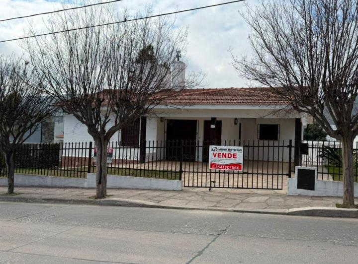 Casa · 225m² · 7 Ambientes · 2 Cocheras