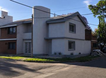 Casa · 110m² · 6 Ambientes · 1 Cochera · Casa - Tablada Park