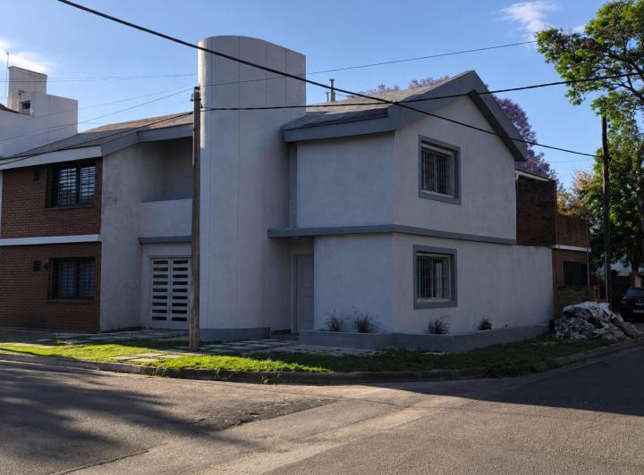 Casa · 110m² · 6 Ambientes · 1 Cochera