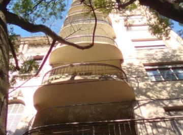 Departamento de 3 ambientes, San Telmo · Ediificio Racionalista - Semipiso Frente Balcón