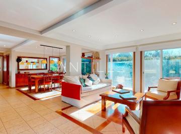 Casa · 1880m² · 7 Ambientes · 1 Cochera · Casa en Venta | Abril Club de Campo