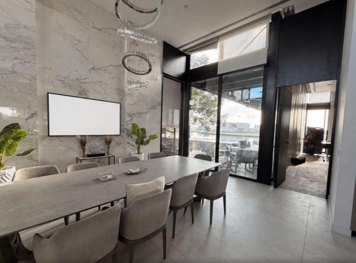 Casa · 1500m² · 9 Ambientes · 3 Cocheras