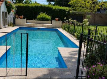 Casa · 145m² · 5 Ambientes · 5 Cocheras · Casa Quinta en José Mármol con Quincho y Pileta