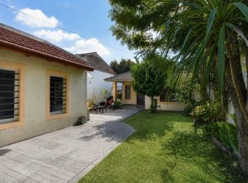 Casa · 174m² · 4 Ambientes · 1 Cochera · Impecable Casa 4 Ambientes Parque Quincho Lanus