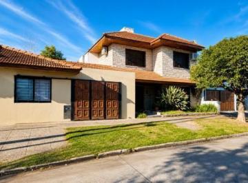 Casa · 200m² · 7 Ambientes · 2 Cocheras · Casa en Venta en Ramos Mejía