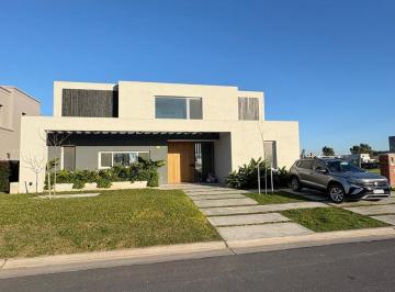 Casa · 320m² · 12 Ambientes · 2 Cocheras · Barrio Cerrado San Fermin