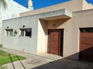 Casa · 136m² · 3 Ambientes · 2 Dormit y 2 Baños Bo Semi Cerrado - Jardin - Matheu - Escobar - Apto Credito o Permuta