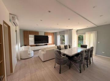 Casa · 190m² · 4 Ambientes · 5 Cocheras · Casa en Venta en Haras Santa Maria 3 Dorm Pileta Climatizada