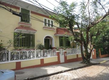 Casa · 309m² · 10 Ambientes · 1 Cochera · Casa en Venta en Brasil