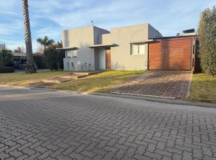 Casa · 50m² · 2 Ambientes · 1 Cochera