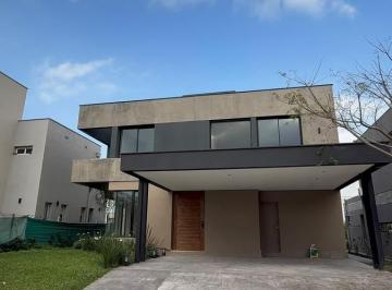 Casa · 231m² · 4 Ambientes · 2 Cocheras · Venta Casa Alto Verde III