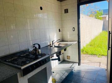Casa · 90m² · 4 Ambientes · 1 Cochera · Casa en Venta a Refaccionar 3 Dorms. y Parque
