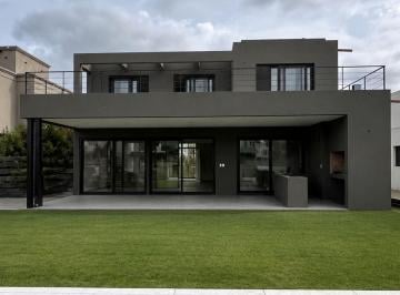 Casa · 245m² · 5 Ambientes · 2 Cocheras · Venta Casa a Estrenar Nordelta Barrio Carpinchos