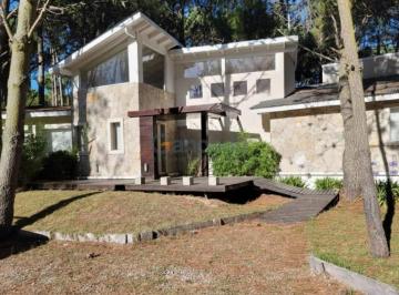 Casa · 200m² · 6 Ambientes · Casa en Alquiler La Herradura Pinamar - 4 Dorm. - 9 Personas