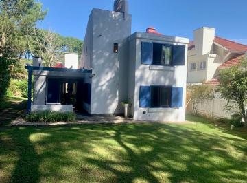 Casa · 130m² · 5 Ambientes · 2 Cocheras · Regia Casa Para Vacacionar