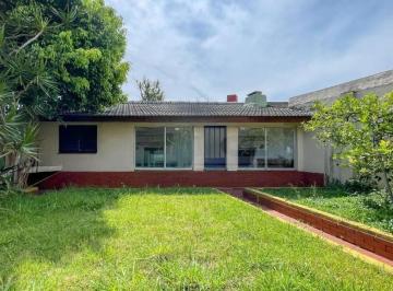 Casa · 234m² · 4 Ambientes · 3 Cocheras · Venta Casa 4amb con Jardin - Quincho en Carapachay