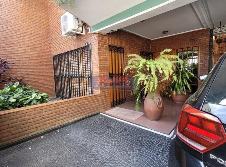 Casa · 404m² · 6 Ambientes · 2 Cocheras