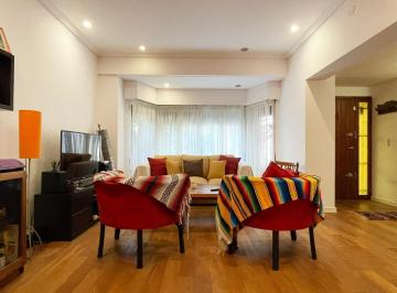 Casa · 223m² · 6 Ambientes · 1 Cochera · Casa 6amb en Venta en La Lucila - Vias/maipu
