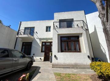 Casa de 5 ambientes, General San Martín · Casa en Venta 4 Dorm. - 530 m Lote con Dependencia - Estilo Ingles