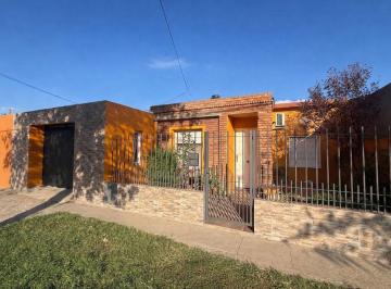 Casa · 159m² · 4 Ambientes · 1 Cochera · Casa en Bertera 2071