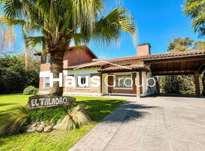 Casa · 190m² · 6 Ambientes · 2 Cocheras