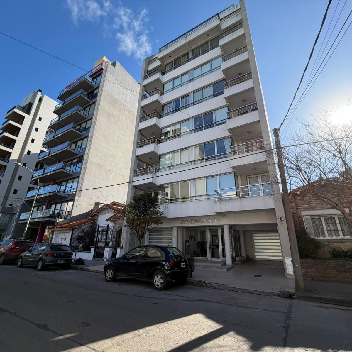 Semipiso de 3 Ambientes con Cochera en Chauvín